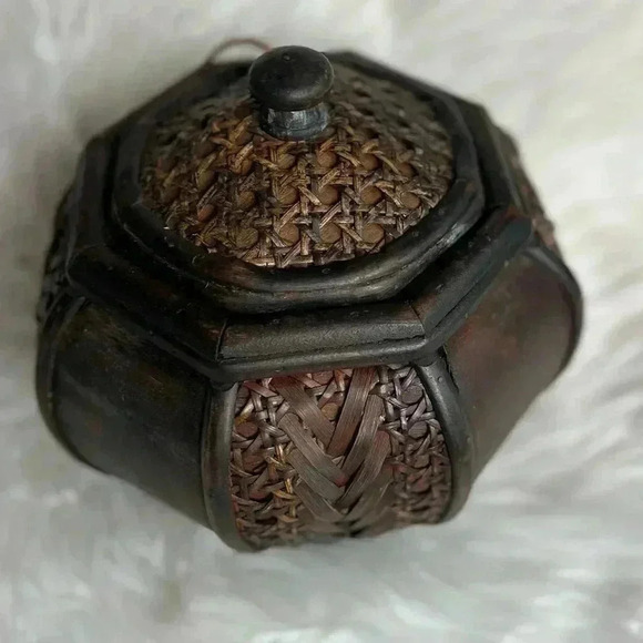 Vintage Woven Octagonal Wooden Trinket Box with Lid - Handcrafted, Made in China - Picture 5 of 8